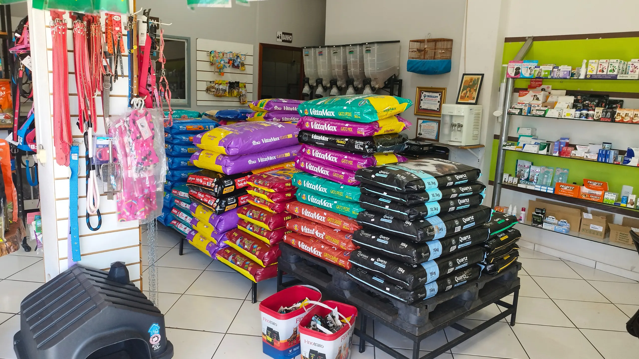 Interior PetFarma — rações e produtos